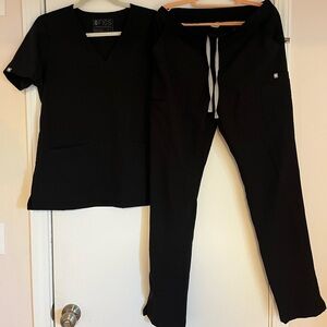 BLACK FIGS: Yola Pants & Casma Three-Pocket Scrub Top